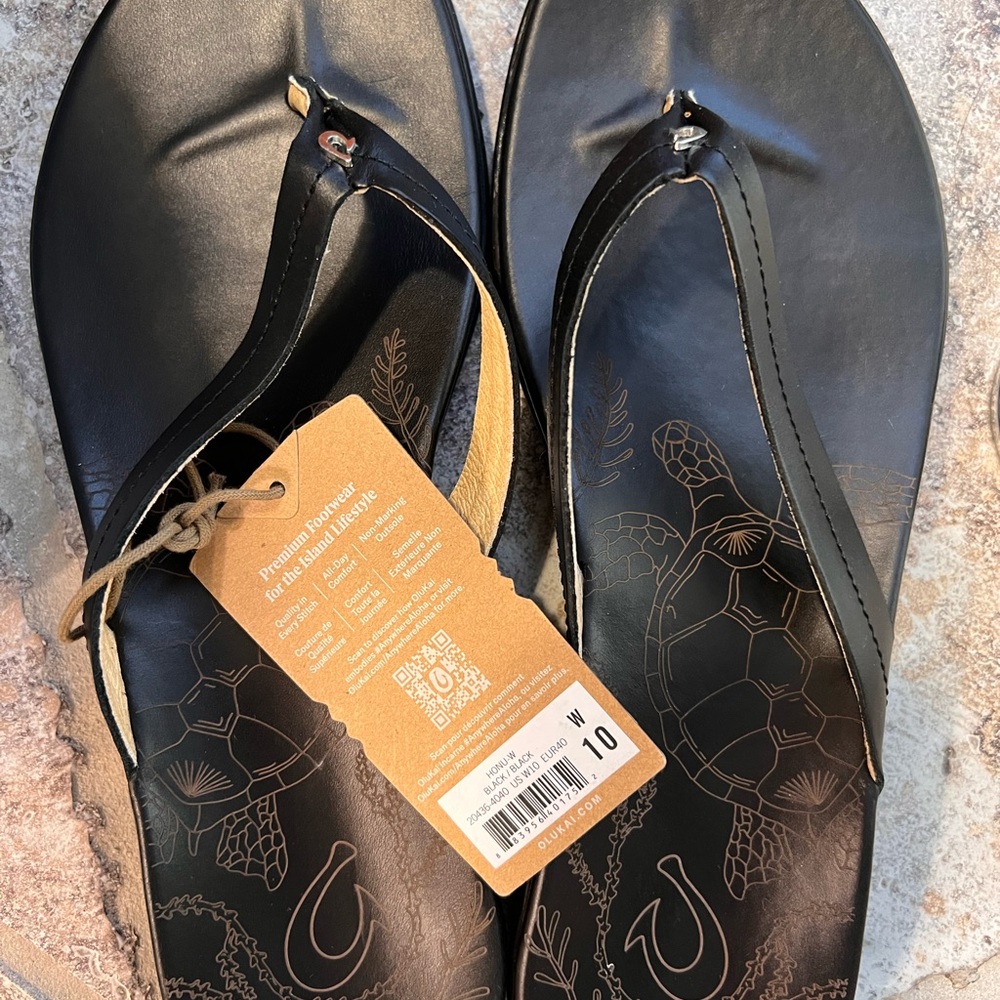 OluKai Black Sandals with Turtle Pattern